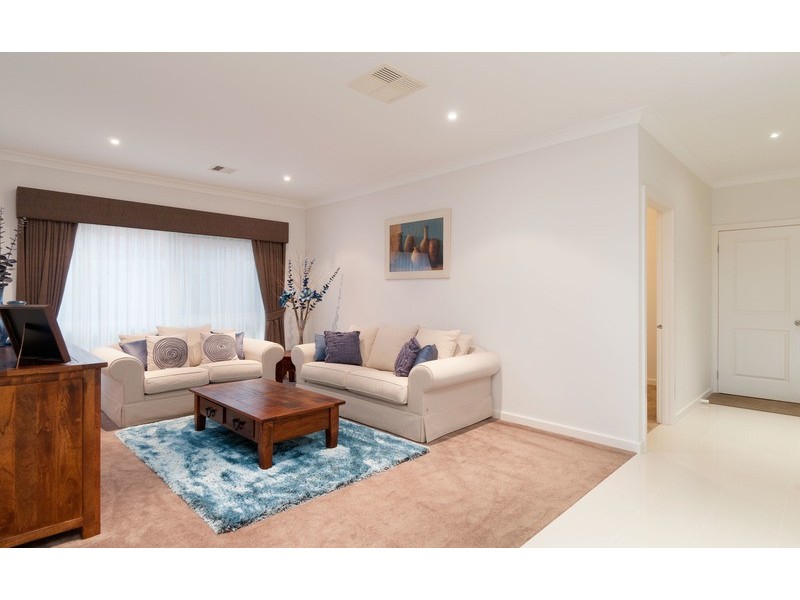 84 Larbert Road, Mooroolbark VIC 3138