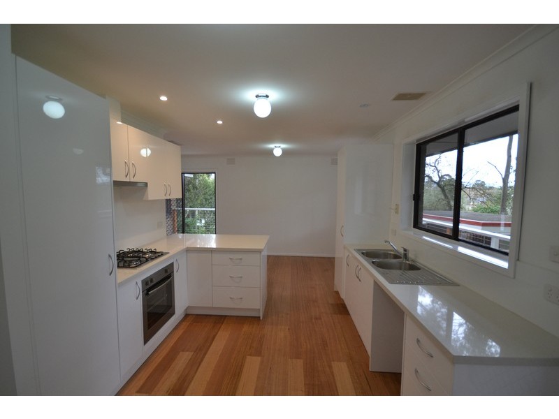 2 Maralinga Terrace, Mooroolbark VIC 3138