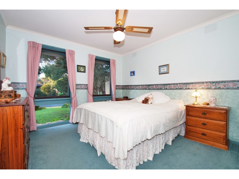 24 Morokai Grove, Lilydale VIC 3140