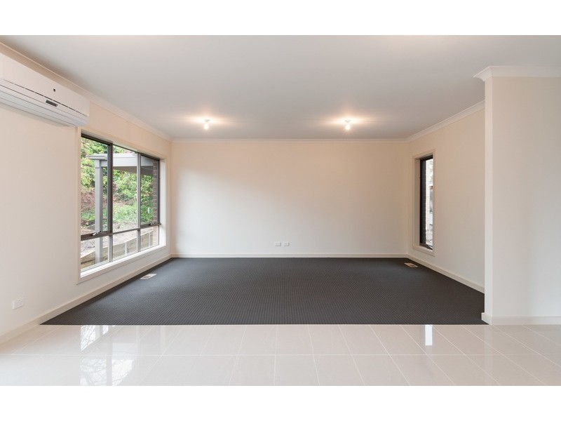 9a Aintree Street, Mooroolbark VIC 3138