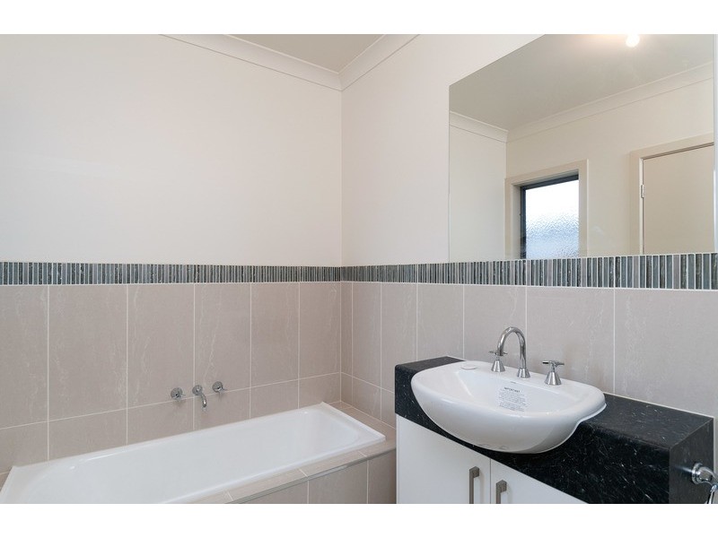 9a Aintree Street, Mooroolbark VIC 3138