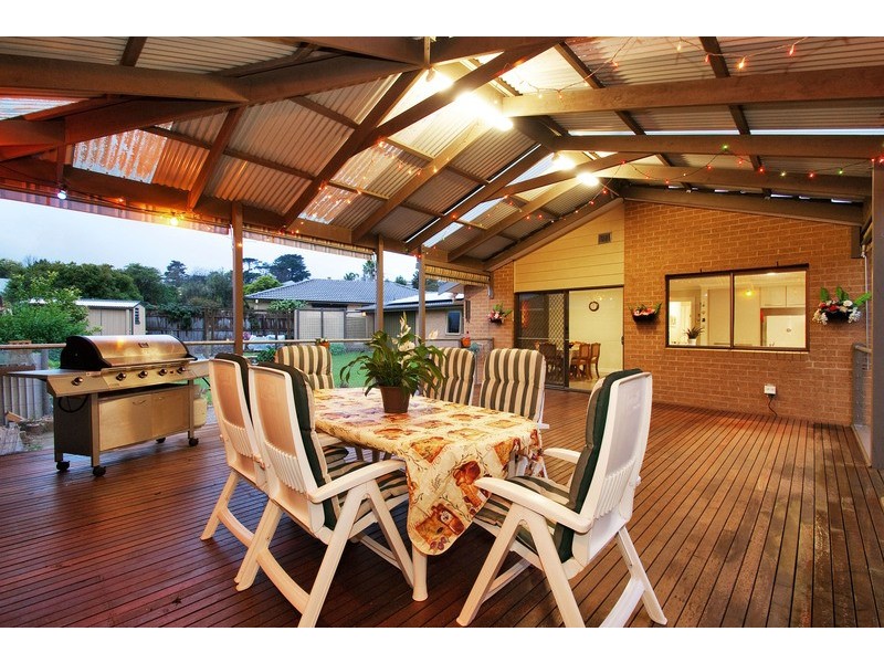 50 Savanna Drive, Mooroolbark VIC 3138