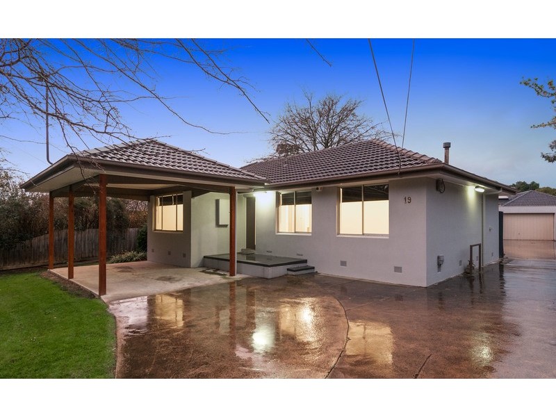 19 Lincoln Road, Croydon VIC 3136