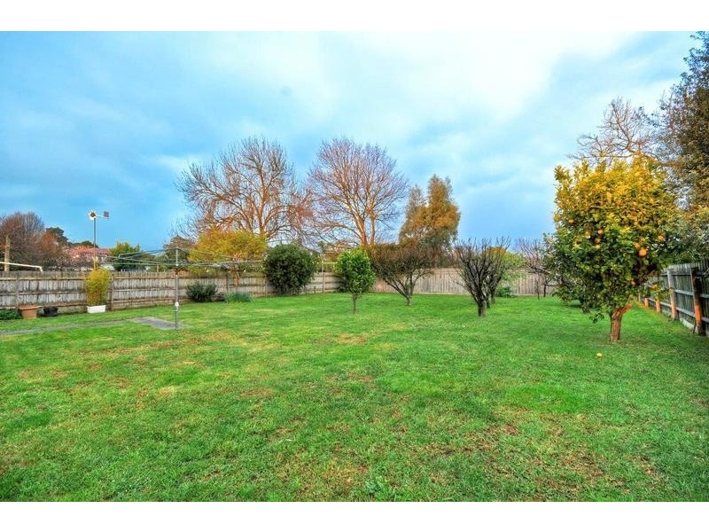 88 Woodville Road, Mooroolbark VIC 3138