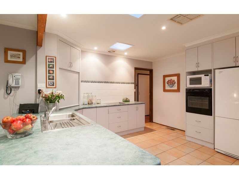 11 Malcolm Court, Croydon North VIC 3136