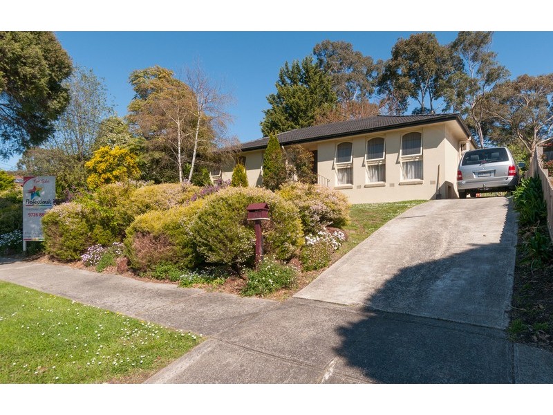 19 Barina Avenue, Mooroolbark VIC 3138