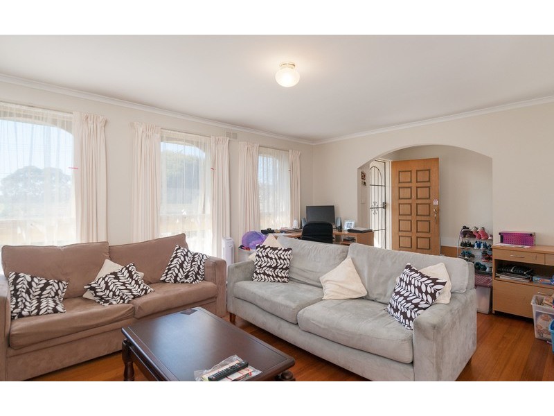 19 Barina Avenue, Mooroolbark VIC 3138