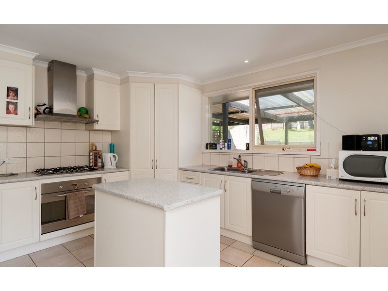 19 Barina Avenue, Mooroolbark VIC 3138