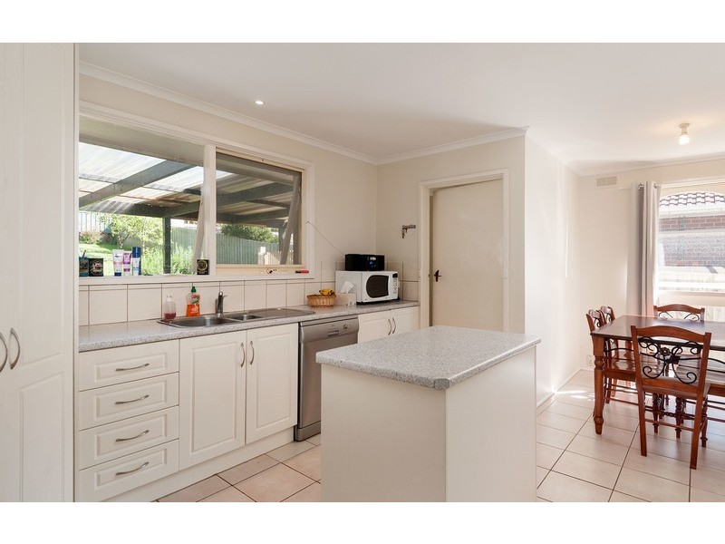 19 Barina Avenue, Mooroolbark VIC 3138