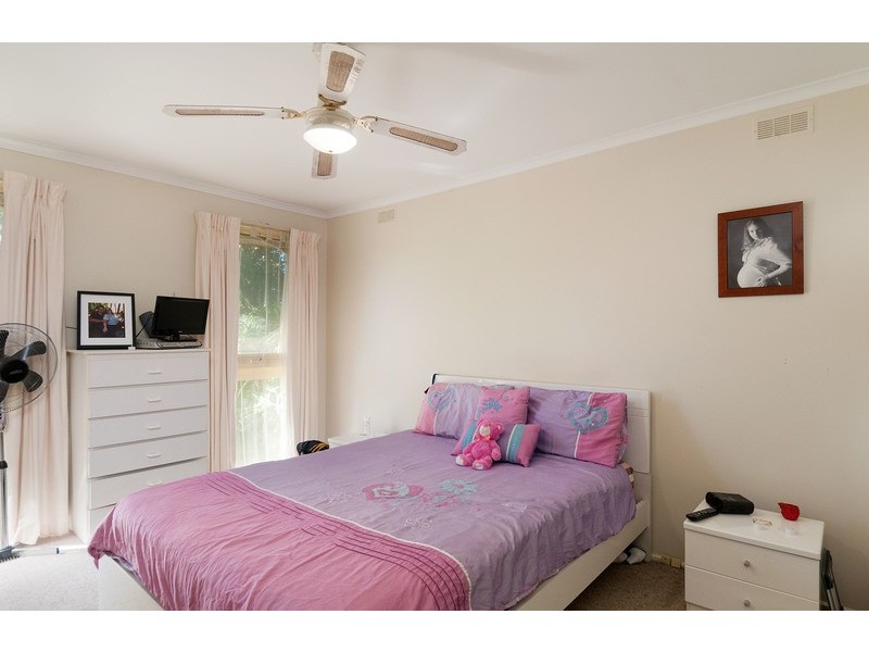 19 Barina Avenue, Mooroolbark VIC 3138