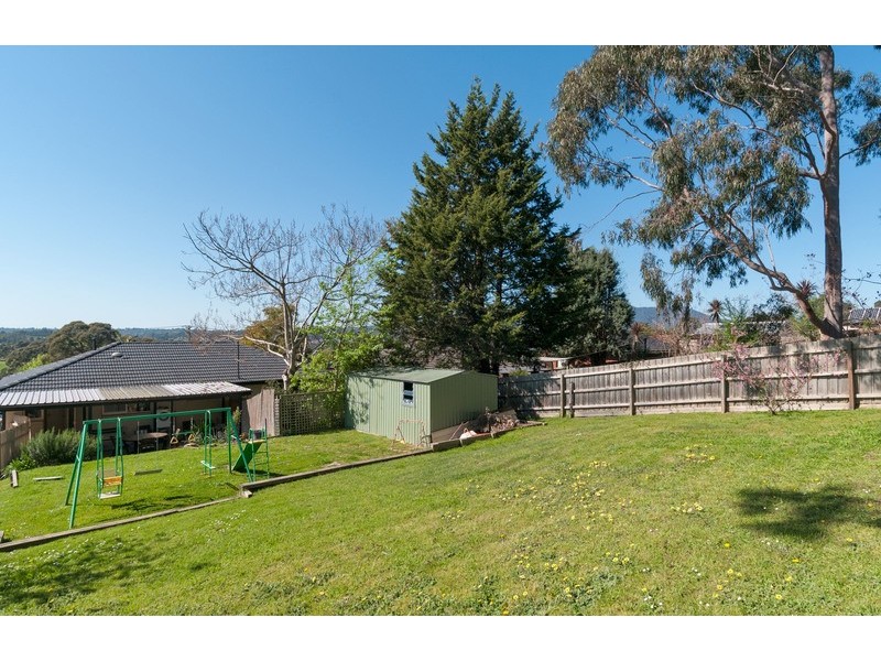 19 Barina Avenue, Mooroolbark VIC 3138