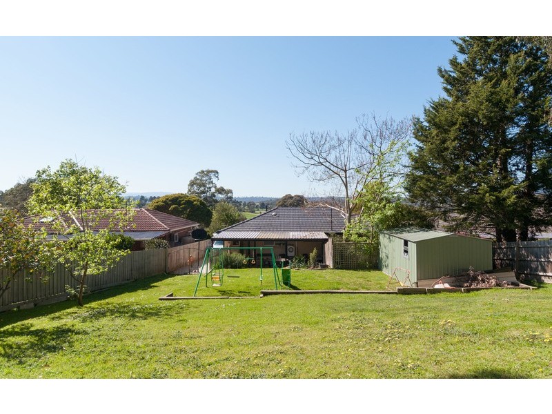 19 Barina Avenue, Mooroolbark VIC 3138