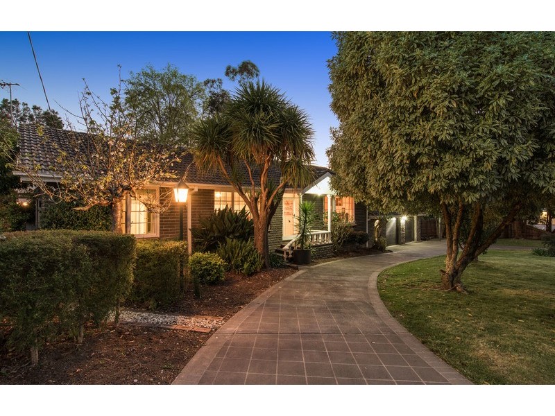 13 Macmillan Street, Mooroolbark VIC 3138