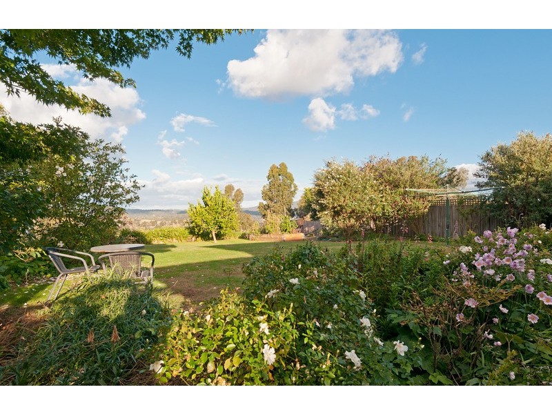 13 Hilledge Lane, Mooroolbark VIC 3138