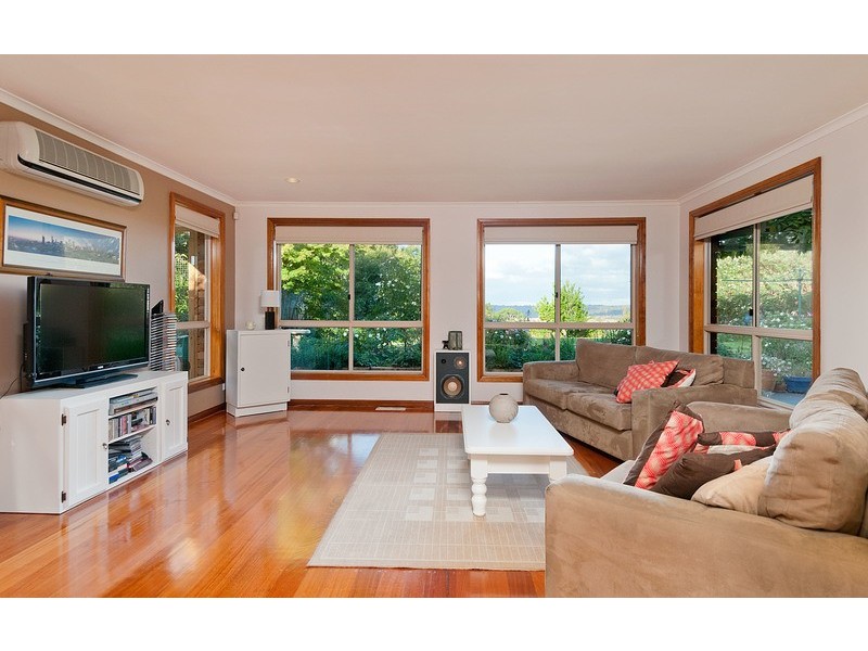 13 Hilledge Lane, Mooroolbark VIC 3138