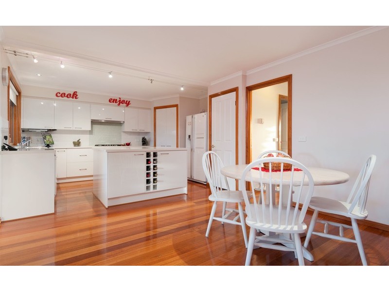 13 Hilledge Lane, Mooroolbark VIC 3138