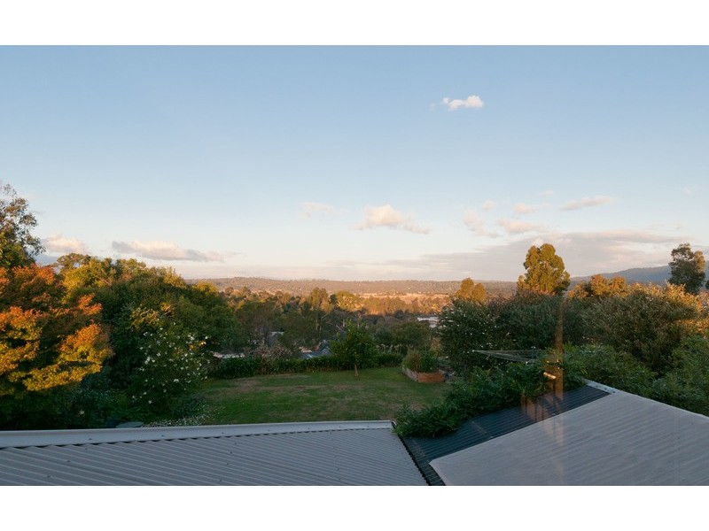 13 Hilledge Lane, Mooroolbark VIC 3138