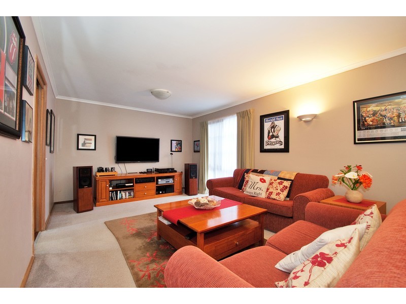 15 Summerhill Park Drive, Mooroolbark VIC 3138