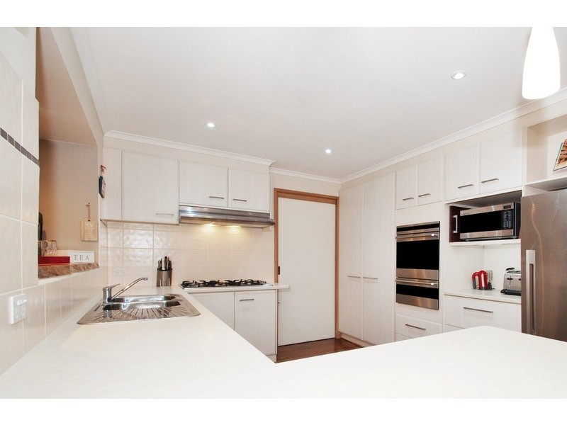 15 Summerhill Park Drive, Mooroolbark VIC 3138