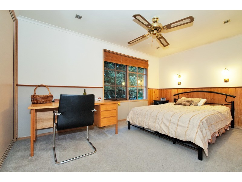 15 Summerhill Park Drive, Mooroolbark VIC 3138