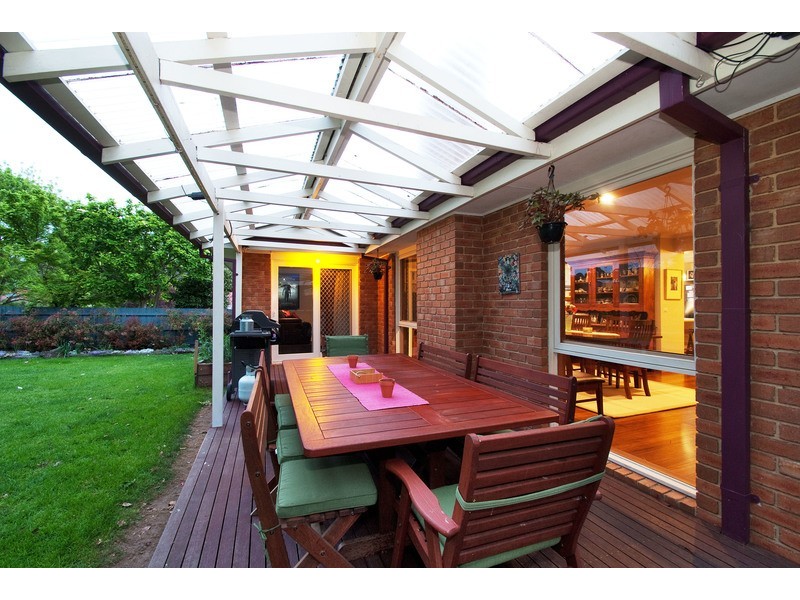 15 Summerhill Park Drive, Mooroolbark VIC 3138