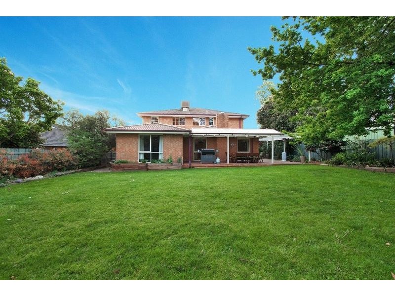 15 Summerhill Park Drive, Mooroolbark VIC 3138