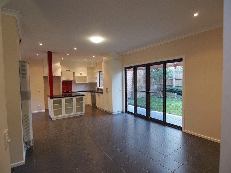 2/15 Ross Road, Croydon VIC 3136