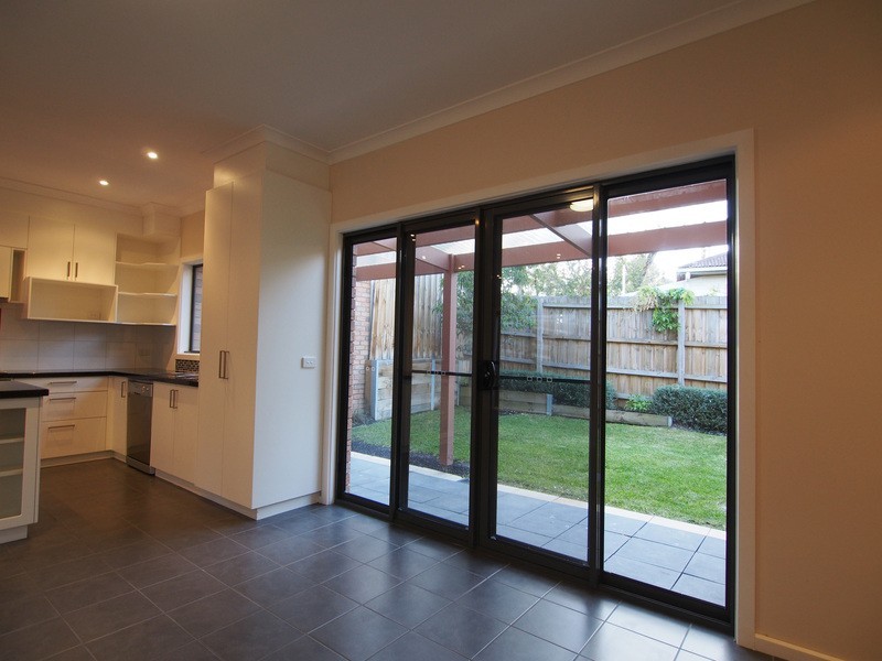 2/15 Ross Road, Croydon VIC 3136