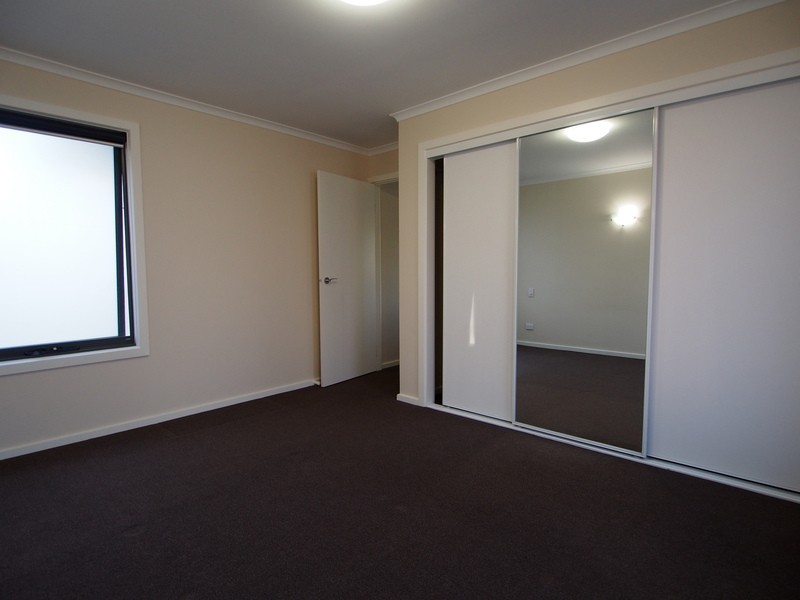 2/15 Ross Road, Croydon VIC 3136