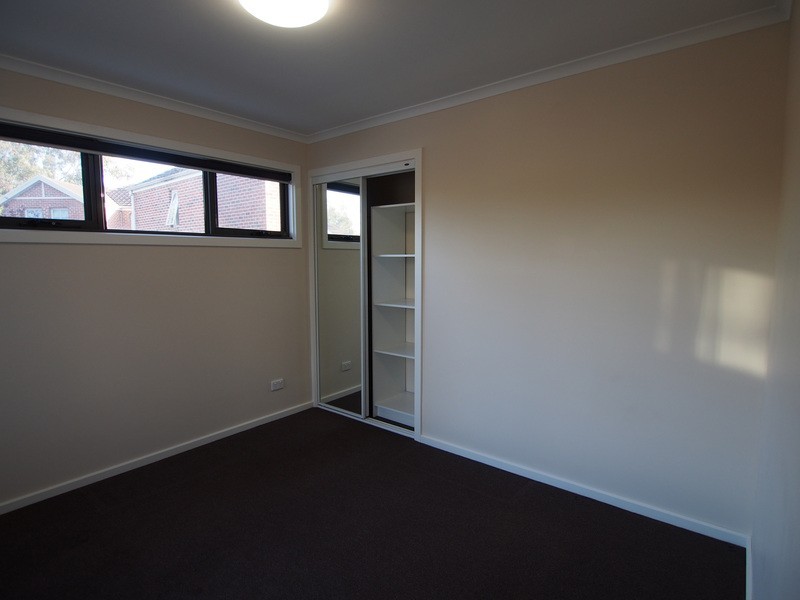 2/15 Ross Road, Croydon VIC 3136