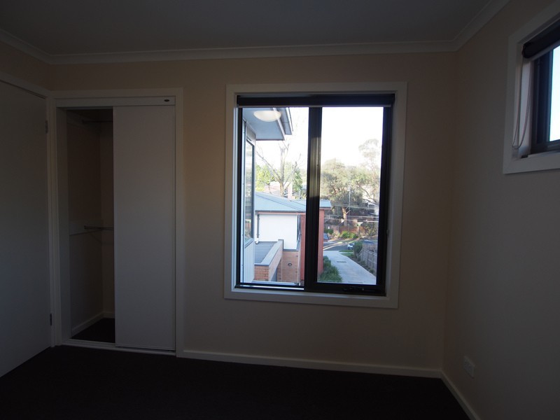 2/15 Ross Road, Croydon VIC 3136