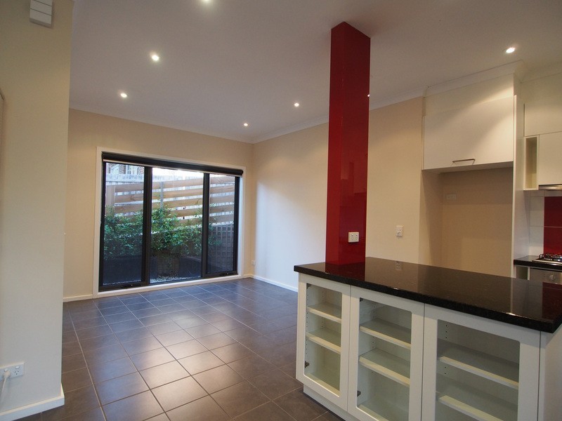 2/15 Ross Road, Croydon VIC 3136