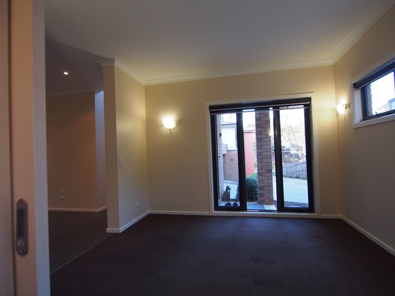 2/15 Ross Road, Croydon VIC 3136