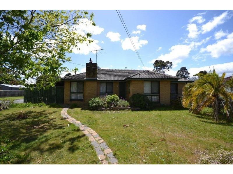 116 Esther Crescent, Mooroolbark VIC 3138