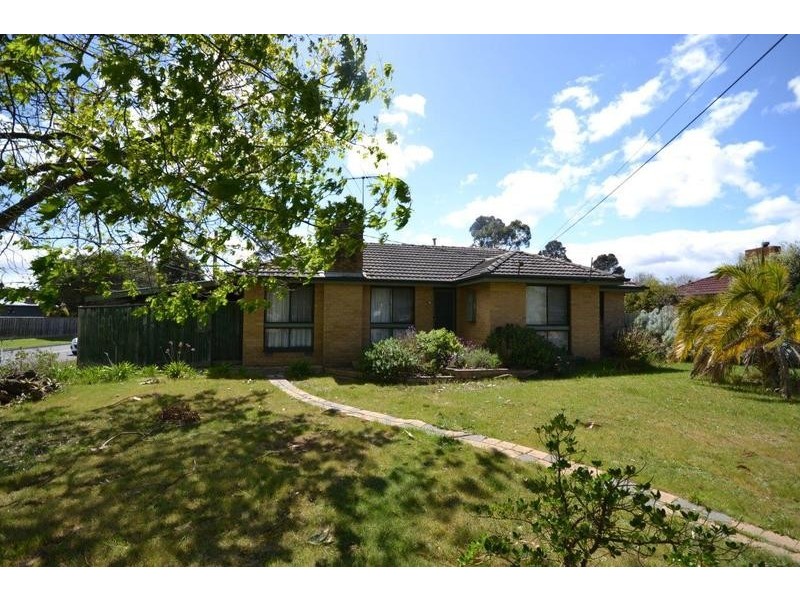 116 Esther Crescent, Mooroolbark VIC 3138