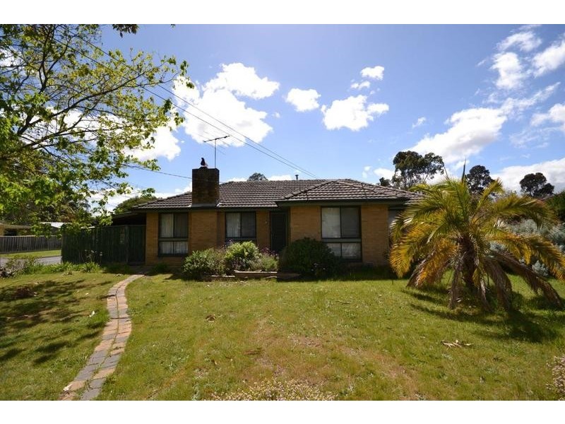 116 Esther Crescent, Mooroolbark VIC 3138