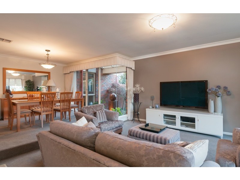 32 Blue Ridge Drive, Mooroolbark VIC 3138