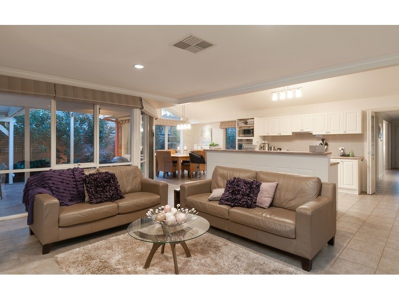 32 Blue Ridge Drive, Mooroolbark VIC 3138