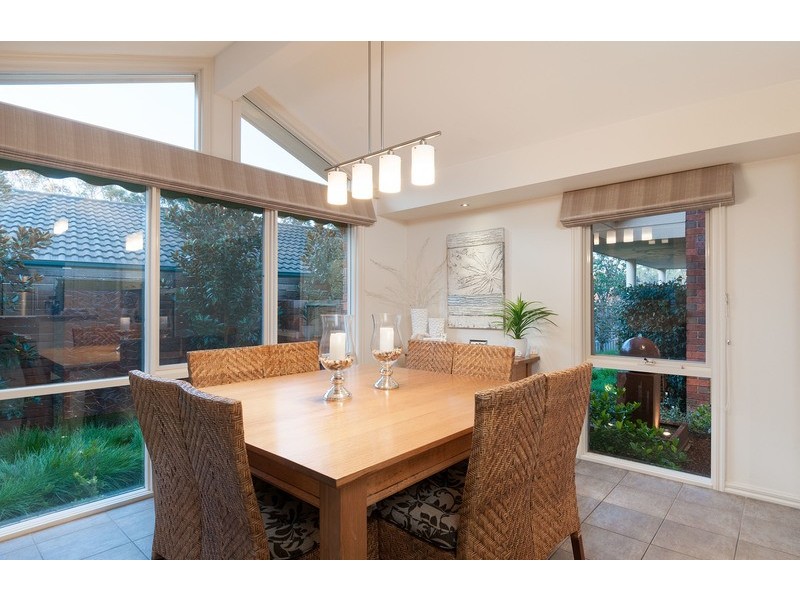 32 Blue Ridge Drive, Mooroolbark VIC 3138