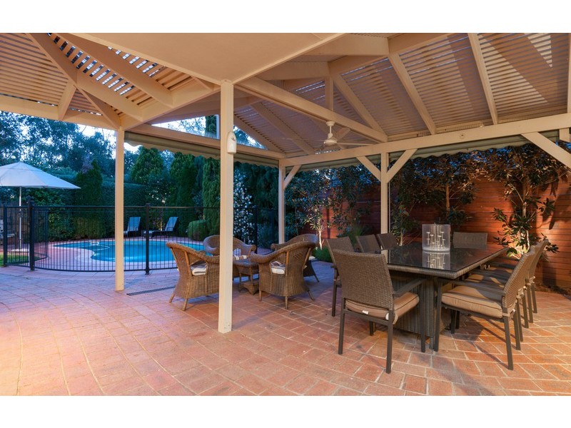 32 Blue Ridge Drive, Mooroolbark VIC 3138