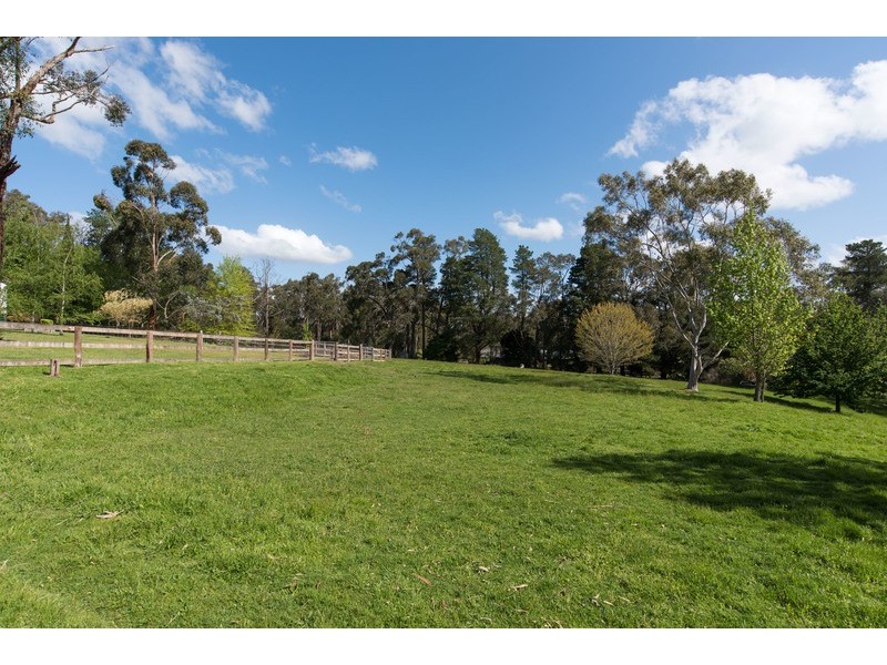 20 Bailey Grove, Wandin North VIC 3139