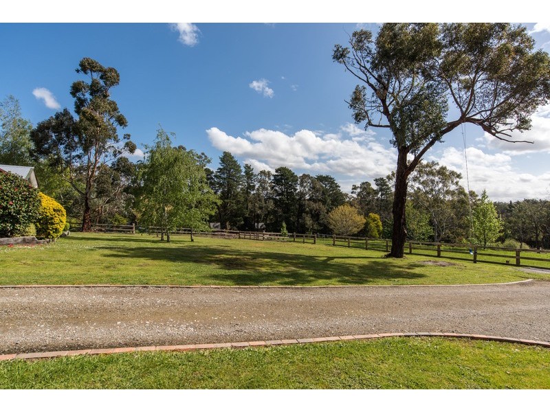 20 Bailey Grove, Wandin North VIC 3139