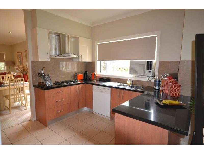 8 Balmoral Street, Kilsyth VIC 3137