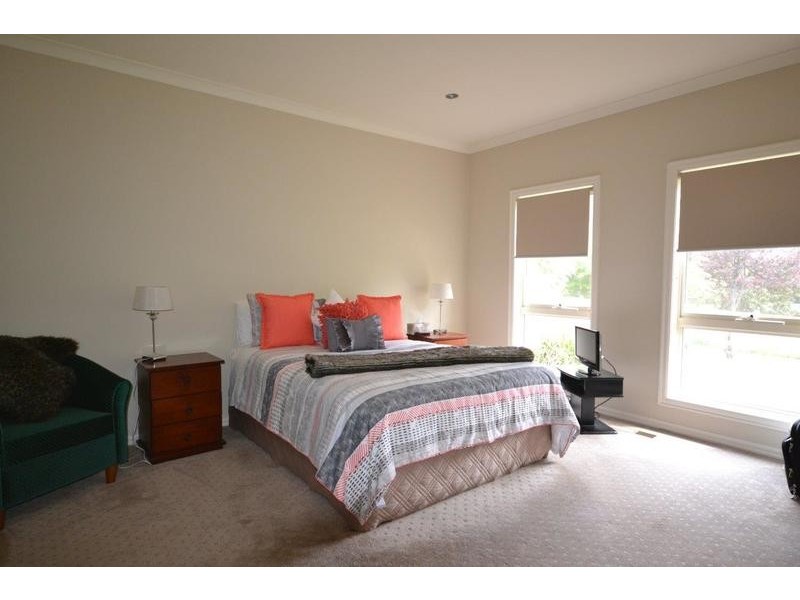 8 Balmoral Street, Kilsyth VIC 3137