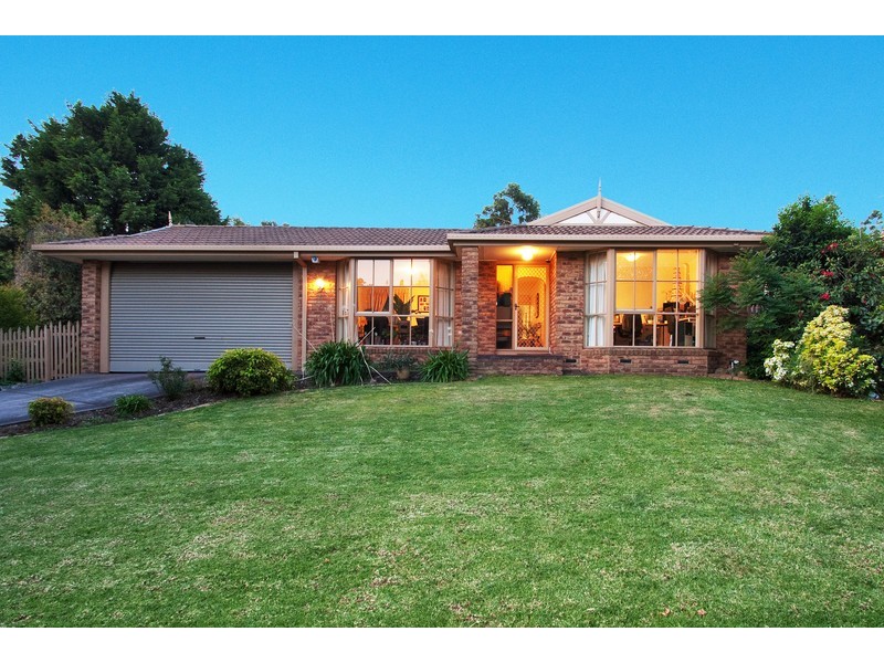16 Kirkford Drive, Mooroolbark VIC 3138