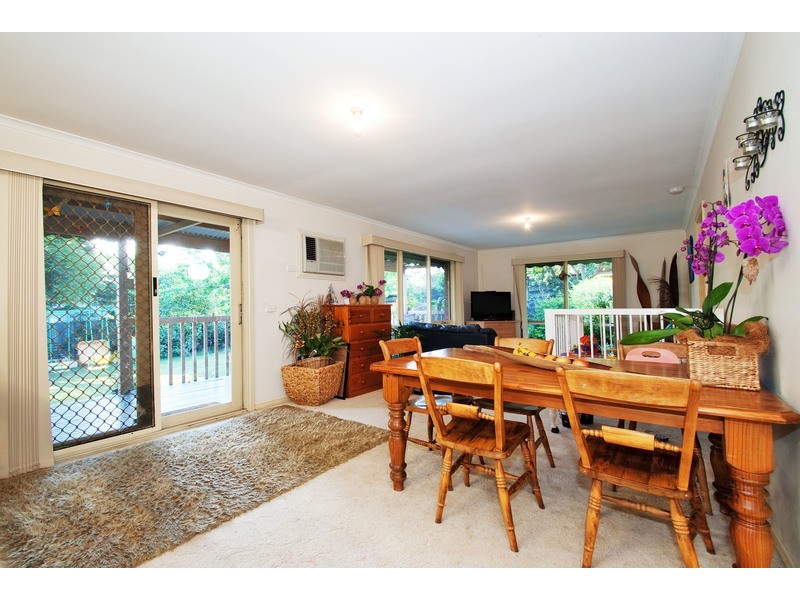 16 Kirkford Drive, Mooroolbark VIC 3138