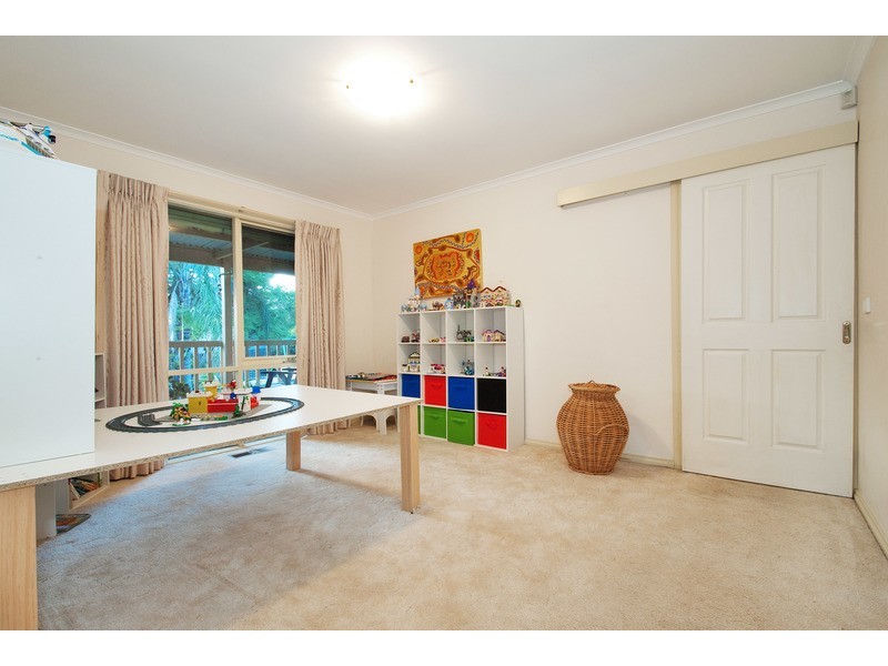 16 Kirkford Drive, Mooroolbark VIC 3138