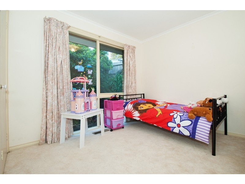 16 Kirkford Drive, Mooroolbark VIC 3138