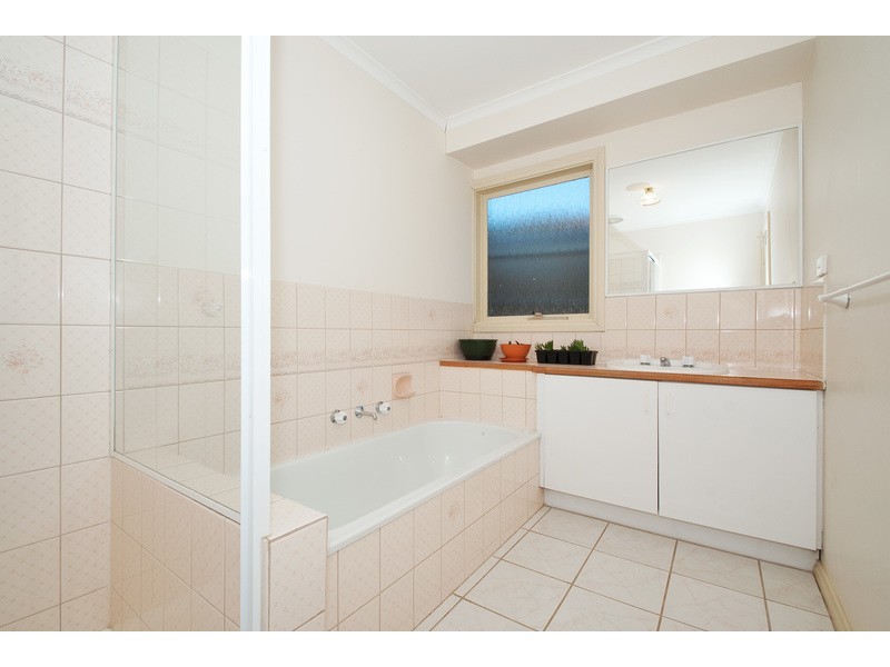 16 Kirkford Drive, Mooroolbark VIC 3138