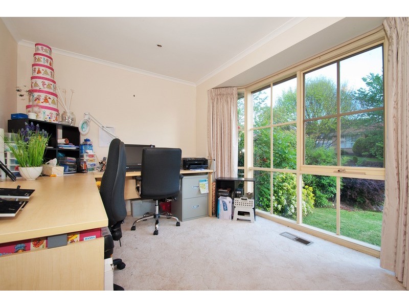 16 Kirkford Drive, Mooroolbark VIC 3138